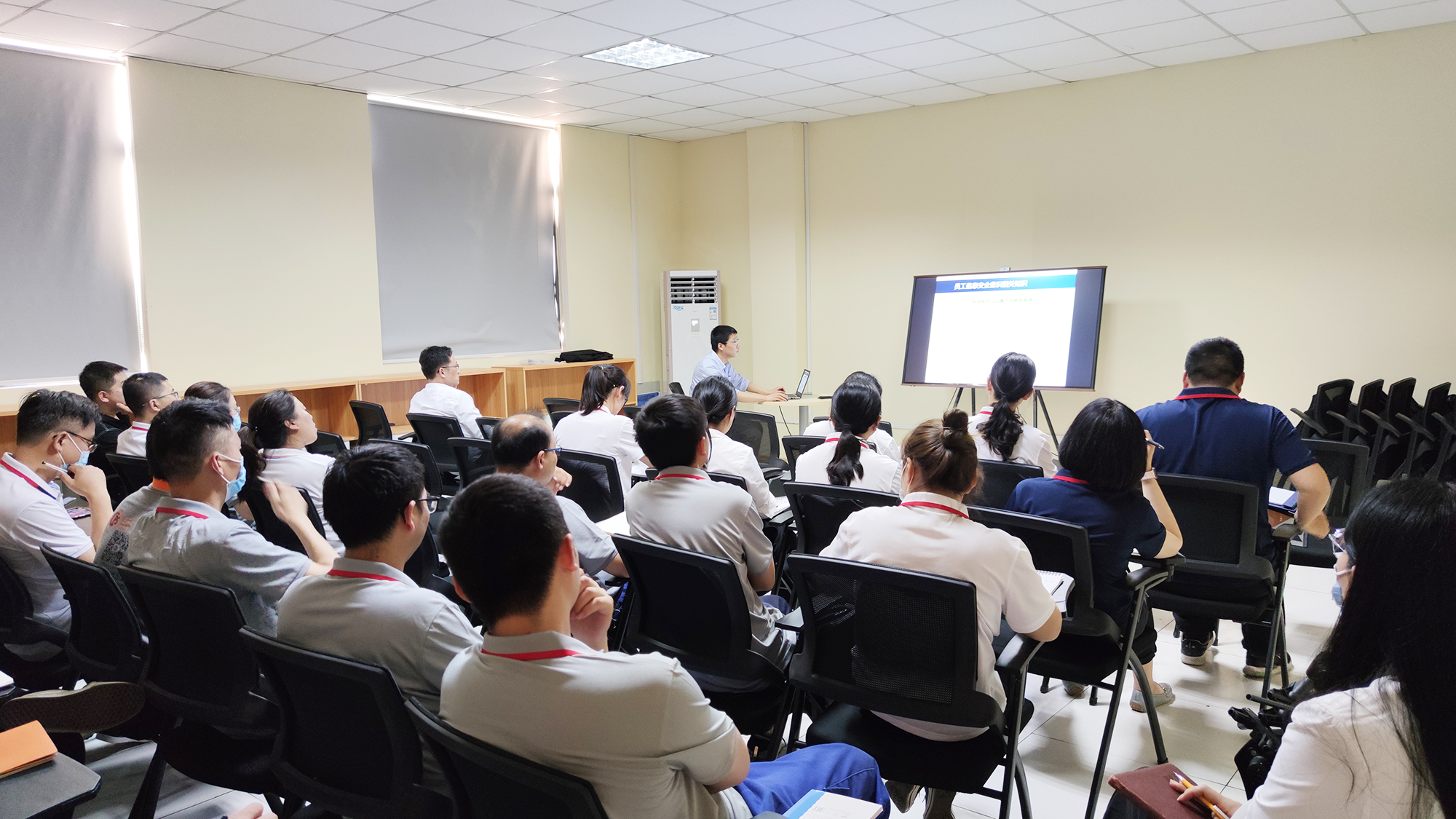 關愛員工平安出行，依斯倍開展員工上下班安全培訓